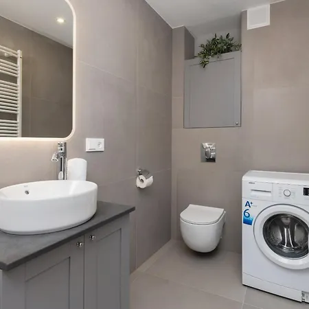Dlugie Ogrody Spacious In The City Center By Renters